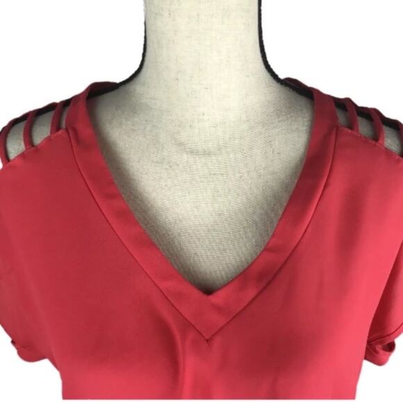 LILY STAR V-Neck Blouse Short Sleeve Ladder Shoulder Top High-Low Womens Size SM - Picture 6 of 7